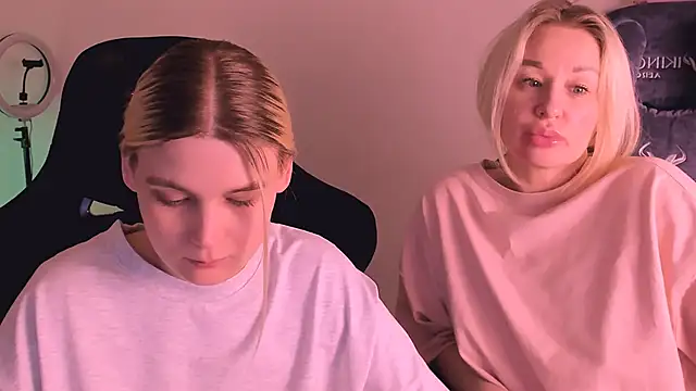 hotblonds online show from January 6, 2:04 am