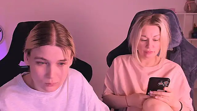 hotblonds online show from January 6, 5:08 am