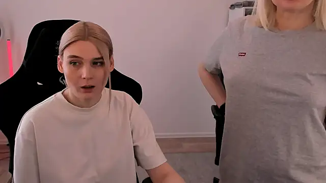 hotblonds online show from March 10, 10:15 am