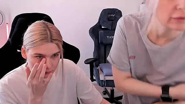 hotblonds online show from March 22, 10:06 am