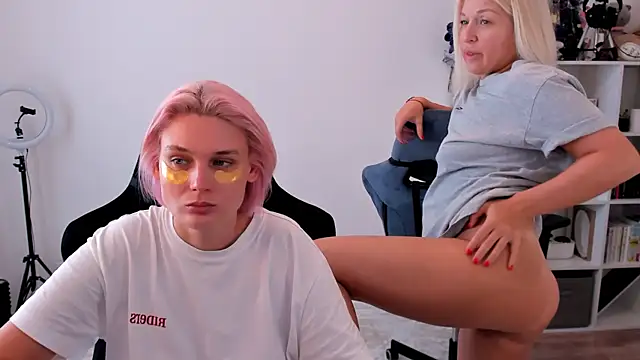 hotblonds online show from October 4, 10:13 am