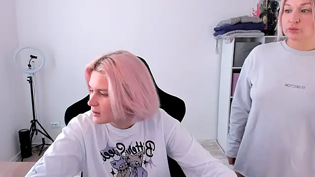 hotblonds online show from October 18, 10:16 am