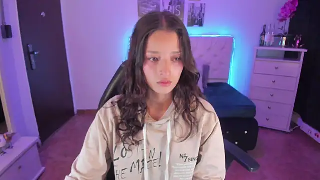 Amaia Daniells online show from December 15, 3:34 am