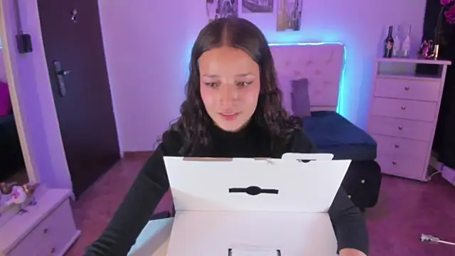 Amaia Daniells online show from December 16, 3:51 am