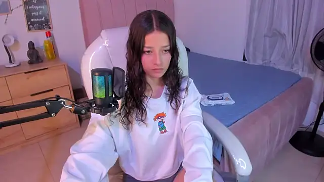 Amaia Daniells online show from February 7, 4:06 am