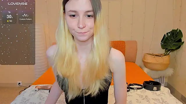 Snapshot of fleximona chatting on March 7, 8:45 am fleximona online show from March 7, 8:45 am