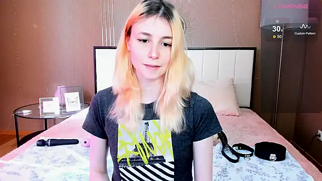 Snapshot of fleximona chatting on October 17, 8:28 am fleximona online show from October 17, 8:28 am