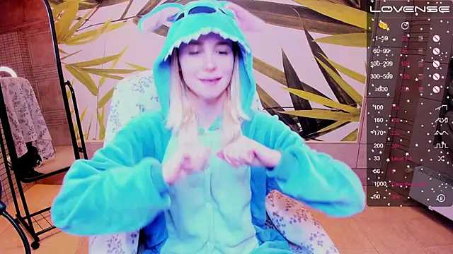 Snapshot of fleximona chatting on October 26, 9:37 am fleximona online show from October 26, 9:37 am