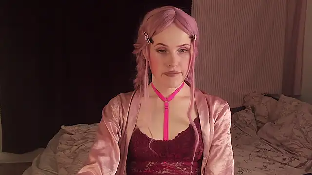 Snapshot of EffieMinki chatting on December 11, 6:20 pm EffieMinki online show from December 11, 6:20 pm