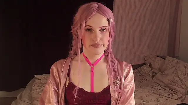 Snapshot of EffieMinki chatting on December 11, 9:23 pm EffieMinki online show from December 11, 9:23 pm