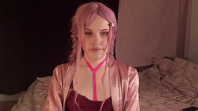 Snapshot of EffieMinki chatting on December 12, 12:27 am EffieMinki online show from December 12, 12:27 am