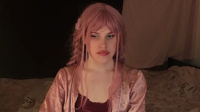 Snapshot of EffieMinki chatting on December 16, 3:11 pm EffieMinki online show from December 16, 3:11 pm