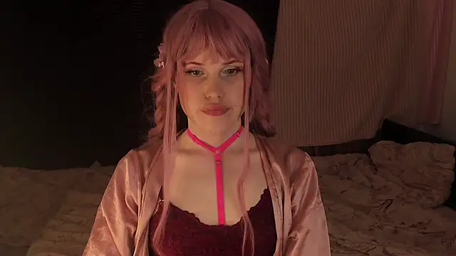 Snapshot of EffieMinki chatting on December 17, 10:12 am EffieMinki online show from December 17, 10:12 am