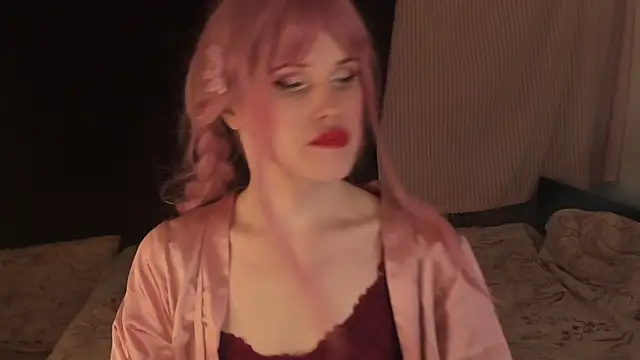 Snapshot of EffieMinki chatting on December 18, 7:41 pm EffieMinki online show from December 18, 7:41 pm