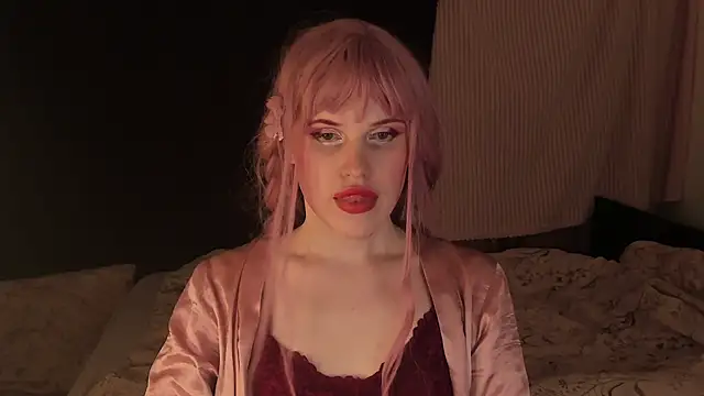 Snapshot of EffieMinki chatting on December 19, 4:34 am EffieMinki online show from December 19, 4:34 am