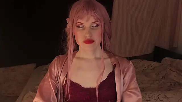 Snapshot of EffieMinki chatting on December 19, 7:40 am EffieMinki online show from December 19, 7:40 am