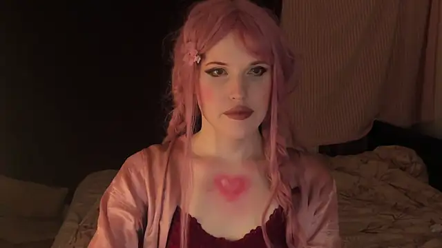 Snapshot of EffieMinki chatting on January 15, 1:45 am EffieMinki online show from January 15, 1:45 am