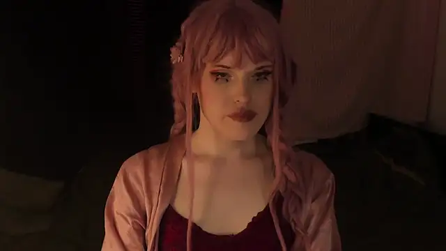 Snapshot of EffieMinki chatting on January 22, 9:57 am EffieMinki online show from January 22, 9:57 am