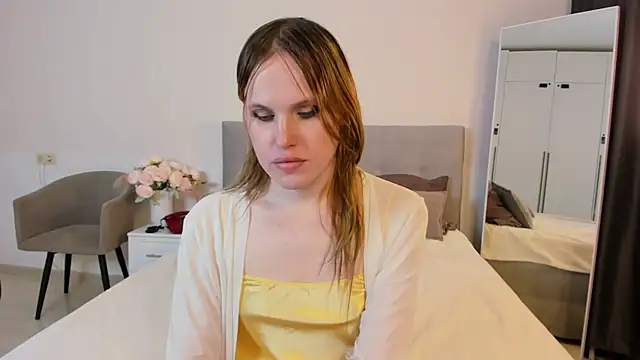 Snapshot of EffieMinki chatting on November 13, 5:50 am EffieMinki online show from November 13, 5:50 am