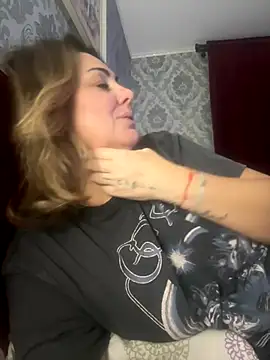 Snapshot of Emma_roqueen chatting on October 5, 1:26 am Emma roqueen online show from October 5, 1:26 am