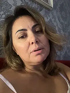 Snapshot of Emma_roqueen chatting on November 9, 10:08 pm Emma roqueen online show from November 9, 10:08 pm