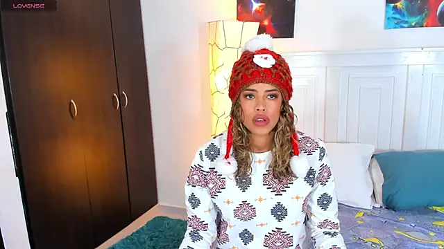 SarahCinnamon- online show from December 19, 9:06 pm