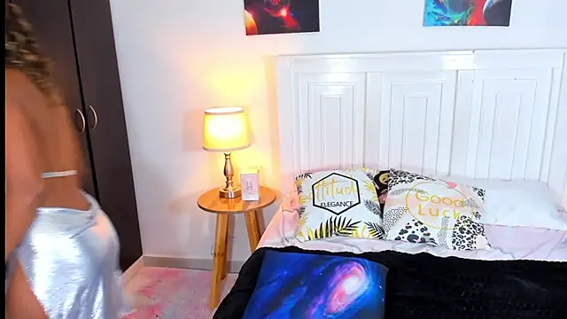 SarahCinnamon- online show from January 9, 8:01 pm