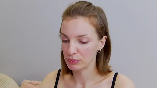 Snapshot of Beauty_Alex chatting on January 17, 5:42 am Beauty Alex online show from January 17, 5:42 am