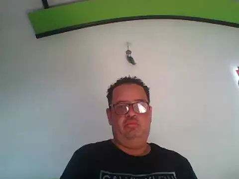 Snapshot of djtomxxx2777 chatting on February 4, 8:17 pm djtomxxx2777 online show from February 4, 8:17 pm