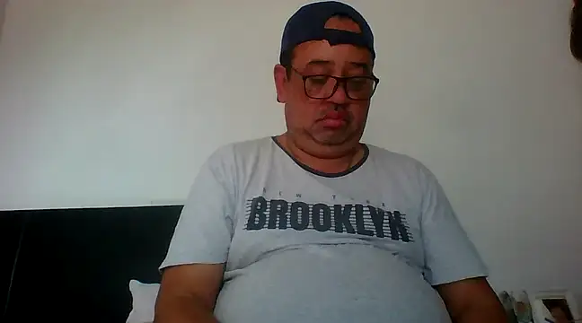 Snapshot of djtomxxx2777 chatting on February 6, 6:02 pm djtomxxx2777 online show from February 6, 6:02 pm