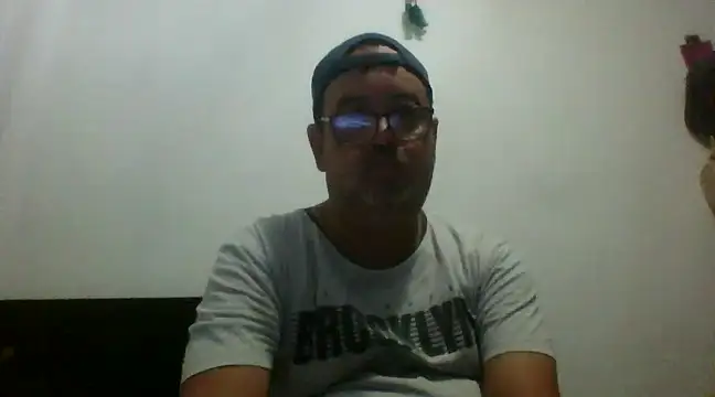 Snapshot of djtomxxx2777 chatting on February 6, 11:37 pm djtomxxx2777 online show from February 6, 11:37 pm