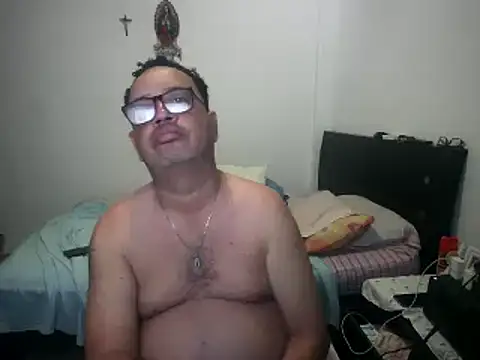 Snapshot of djtomxxx2777 chatting on February 27, 4:20 am djtomxxx2777 online show from February 27, 4:20 am