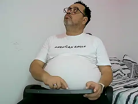 Snapshot of djtomxxx2777 chatting on March 21, 5:23 pm djtomxxx2777 online show from March 21, 5:23 pm