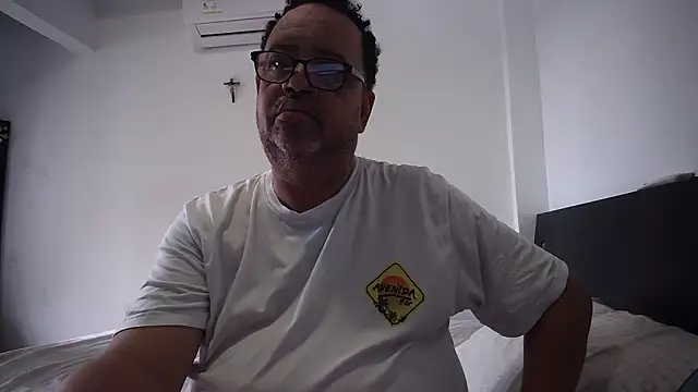 Snapshot of djtomxxx2777 chatting on October 16, 3:57 pm djtomxxx2777 online show from October 16, 3:57 pm