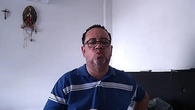 Snapshot of djtomxxx2777 chatting on October 18, 3:02 pm djtomxxx2777 online show from October 18, 3:02 pm