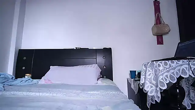 Snapshot of djtomxxx2777 chatting on October 31, 1:56 pm djtomxxx2777 online show from October 31, 1:56 pm