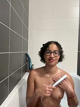 Snapshot of Lauyako chatting on February 7, 9:26 pm Lauyako online show from February 7, 9:26 pm