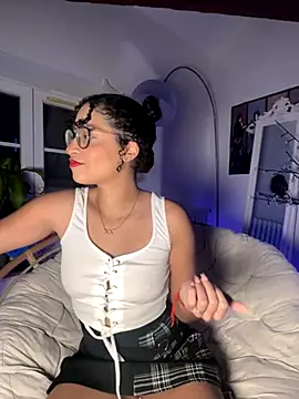 Snapshot of Lauyako chatting on November 19, 4:01 am Lauyako online show from November 19, 4:01 am