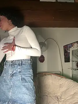 Snapshot of Lauyako chatting on December 13, 11:43 pm Lauyako online show from December 13, 11:43 pm