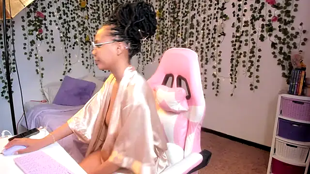 violeta milleer online show from October 12, 4:28 pm