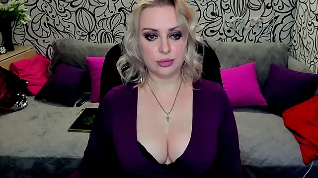 Hotdreamhere online show from January 13, 2:42 pm