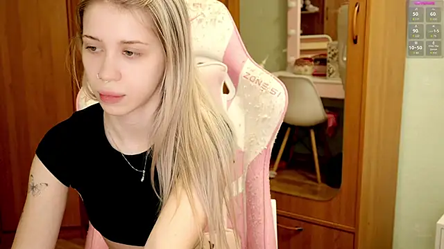 Snapshot of ho1yho1e chatting on January 6, 10:35 am ho1yho1e online show from January 6, 10:35 am