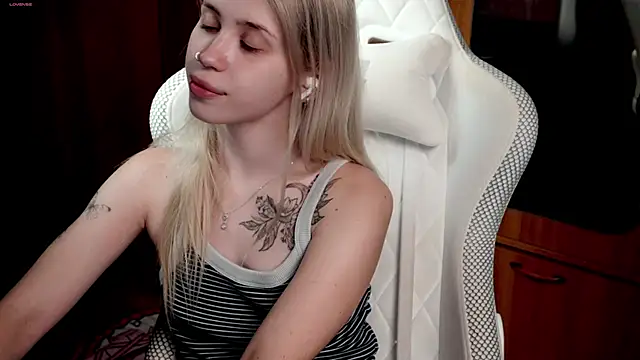 Snapshot of ho1yho1e chatting on September 24, 7:39 pm ho1yho1e online show from September 24, 7:39 pm