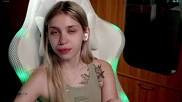 Snapshot of ho1yho1e chatting on October 1, 6:58 pm ho1yho1e online show from October 1, 6:58 pm