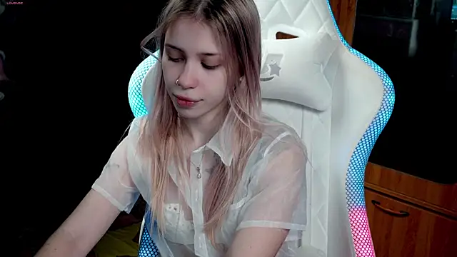 Snapshot of ho1yho1e chatting on November 25, 6:30 pm ho1yho1e online show from November 25, 6:30 pm