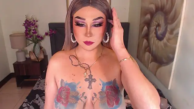 Snapshot of Transdomts4u chatting on December 15, 7:21 pm Transdomts4u online show from December 15, 7:21 pm