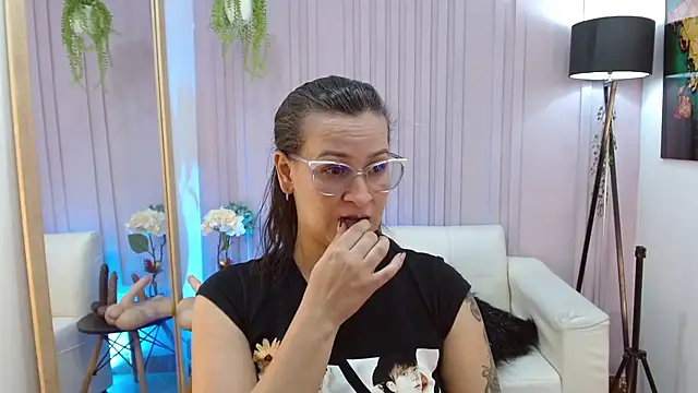 Britney taylor  online show from December 30, 9:19 pm