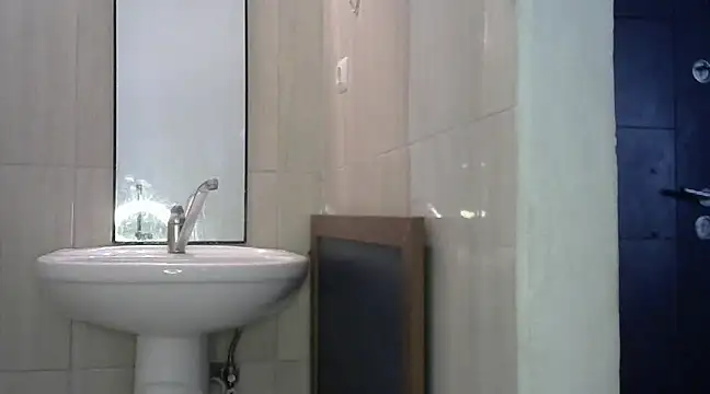 insatiableeee online show from January 8, 7:24 am