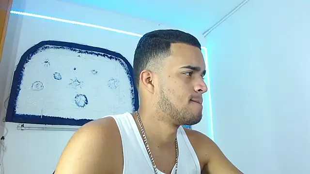 Snapshot of Bigcock_21cm_ chatting on December 19, 2:24 pm Bigcock 21cm online show from December 19, 2:24 pm