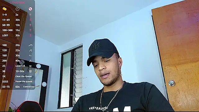 Snapshot of Bigcock_21cm_ chatting on February 25, 1:50 pm Bigcock 21cm online show from February 25, 1:50 pm